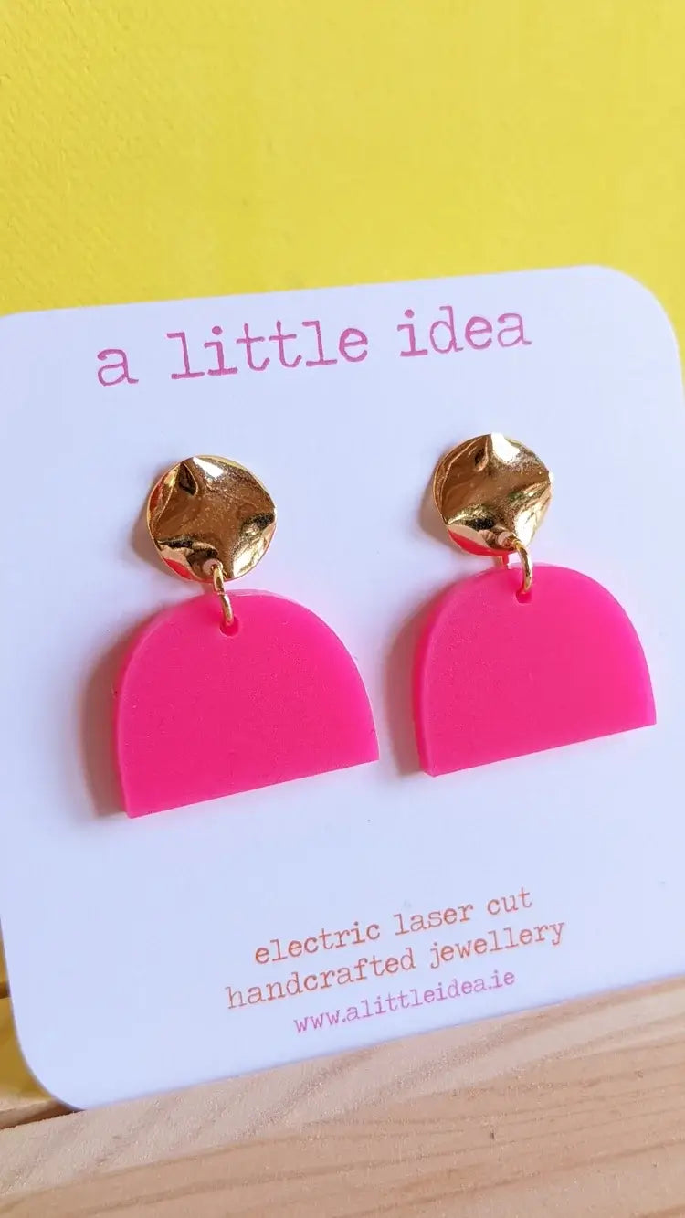 A Little Idea - Jane Mansfield in Hot Pink