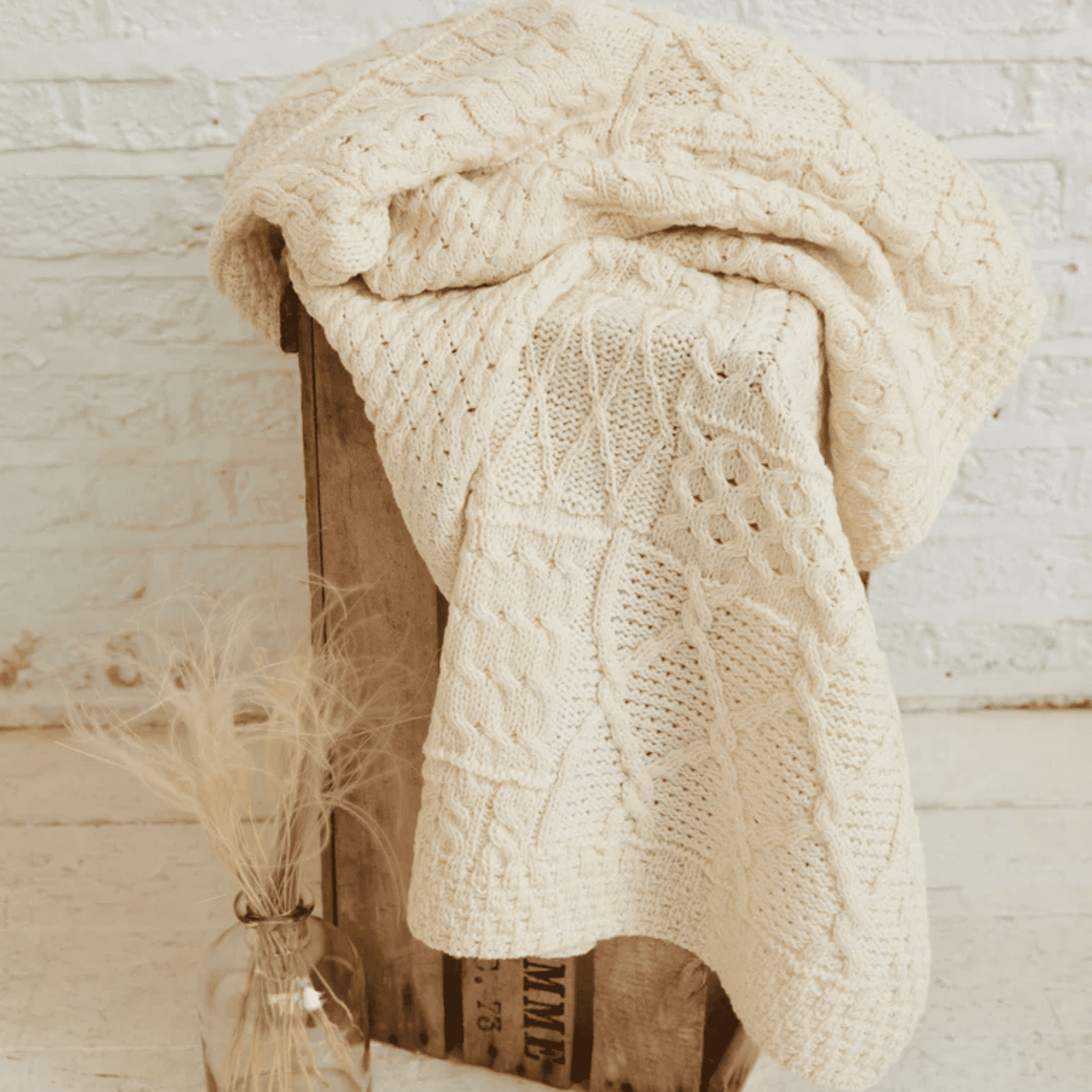 Aran Woollen Mills Aran Merino Throw - Bainin