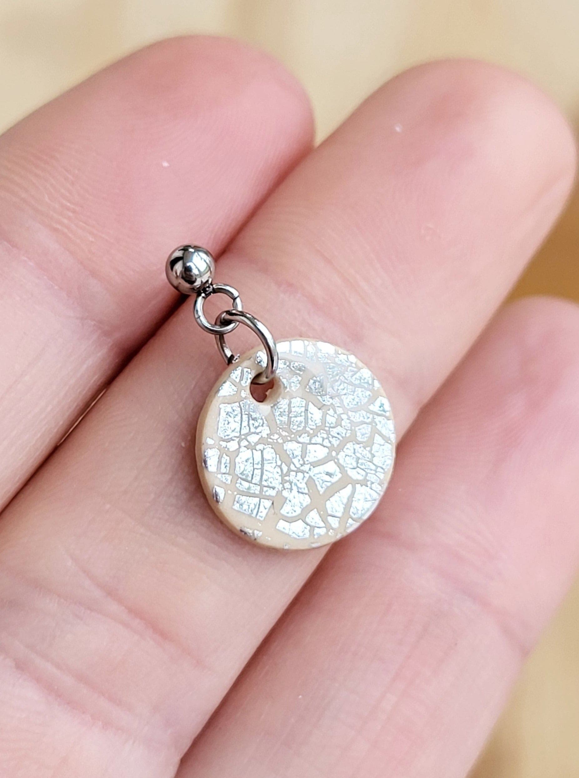 Dúil Dúil Dainty Dangle Earrings - Beige and Silver