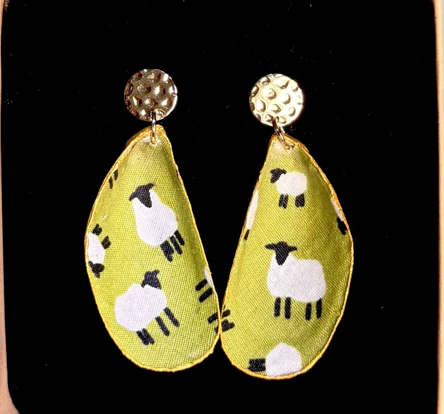 GG Designs GG Designs - Mussel Shells Earrings Sheep