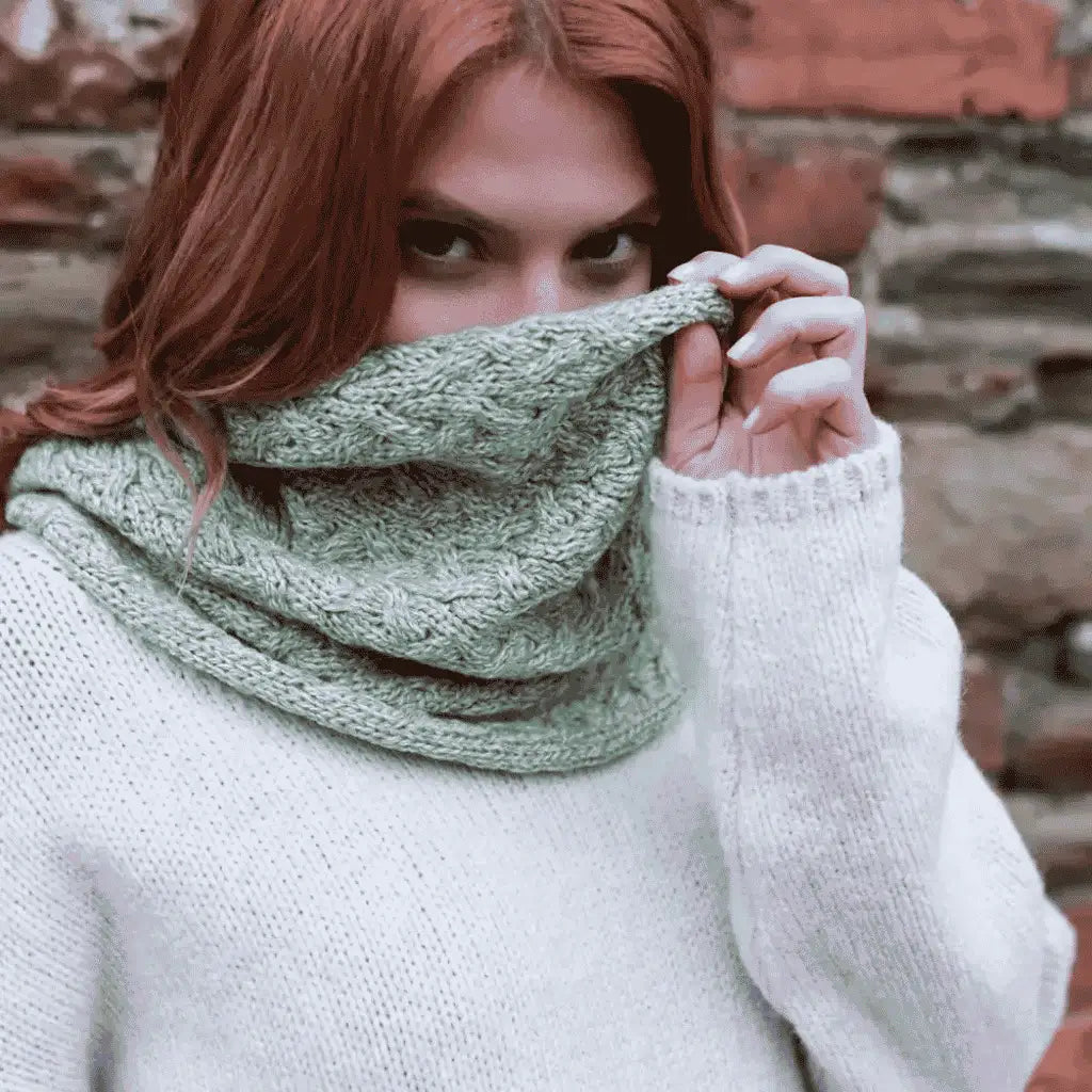 Aran Woolen Mills Ladies Supersoft Merino Infinity Scarf - Mint