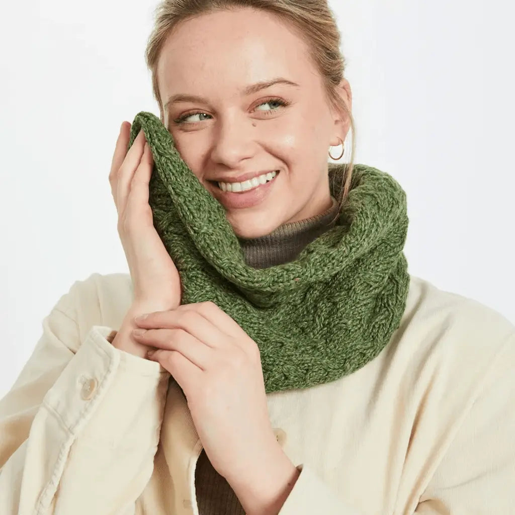 Aran Woolen Mills Ladies Supersoft Merino Infinity Scarf - Moss Green
