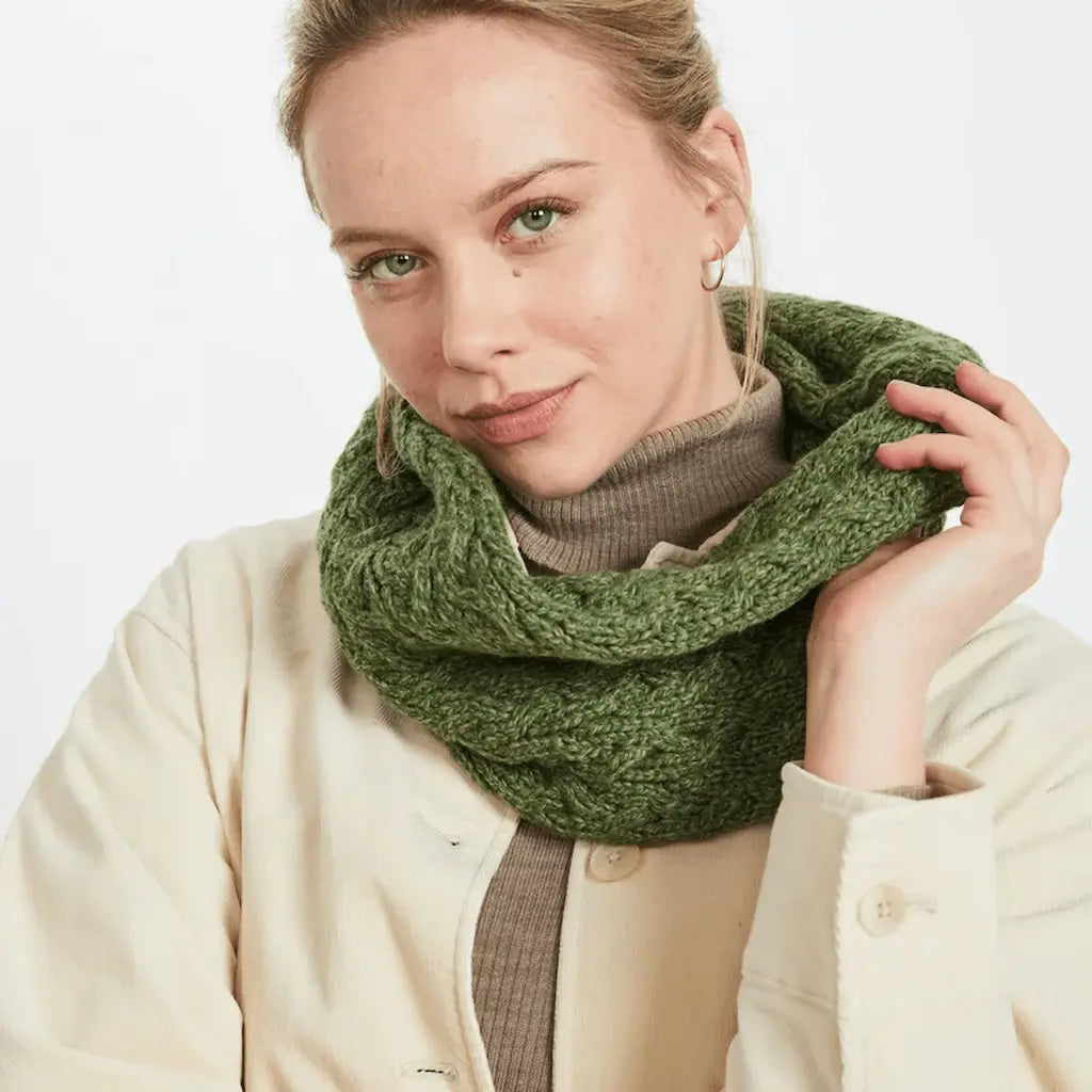 Aran Woolen Mills Ladies Supersoft Merino Infinity Scarf - Moss Green